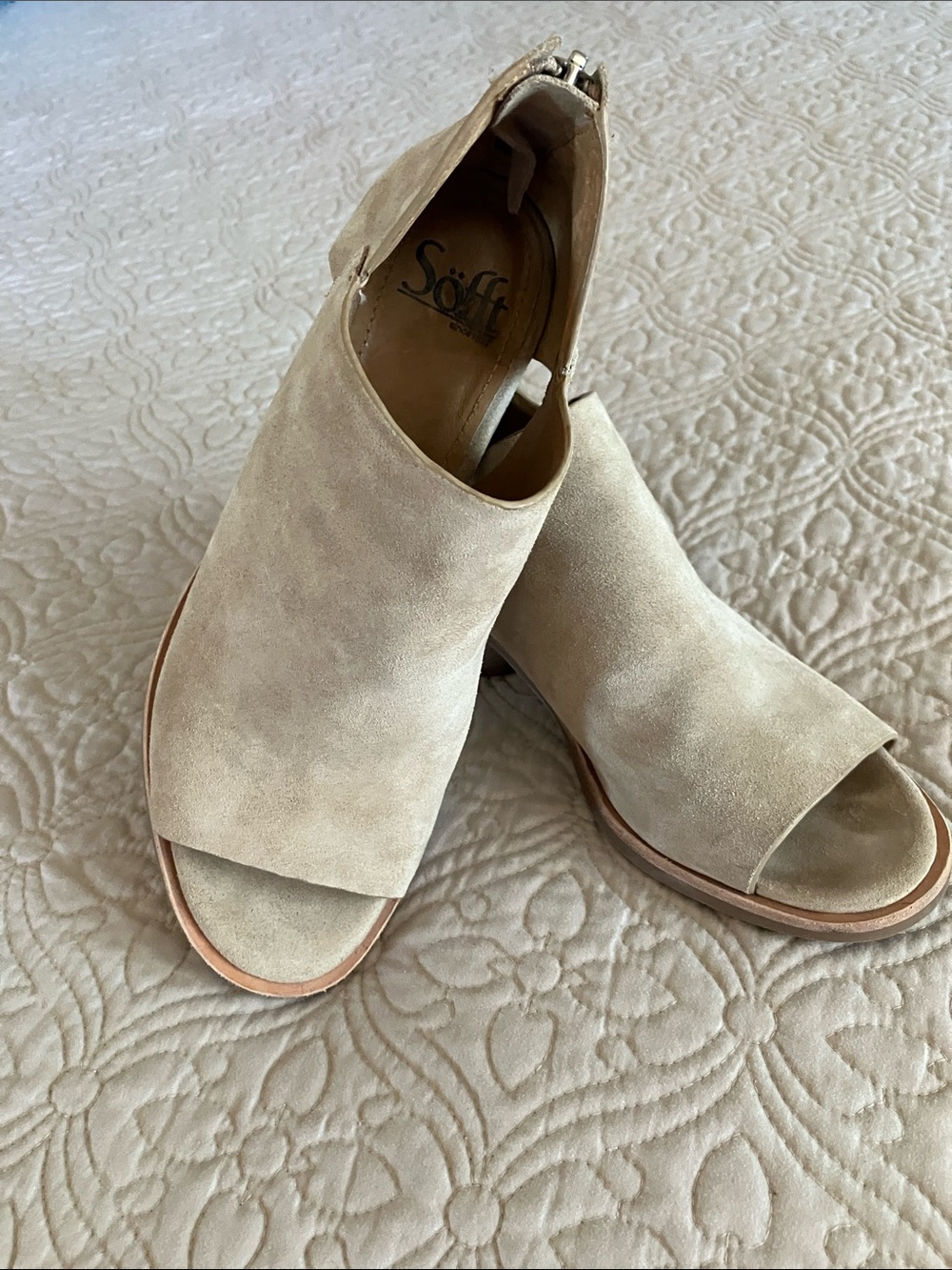 Sofft Carleigh Suede Peep-Toe Booties size 7